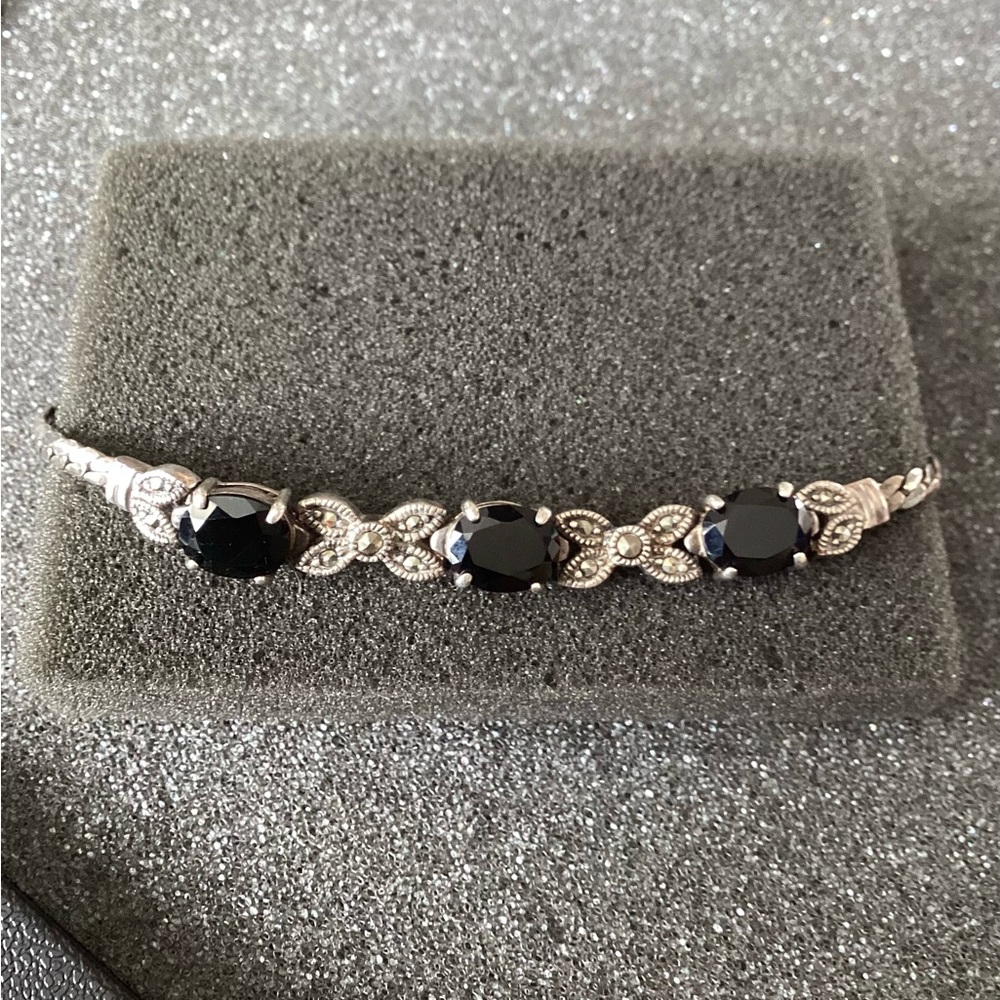 🦌 Vintage Sterling Silver Marcasite Black Gem Stones Bracelet Stamped